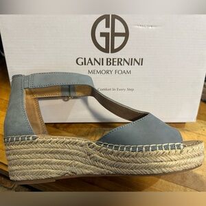 Giani Bernini new in box grey/blue wedge. Size 7